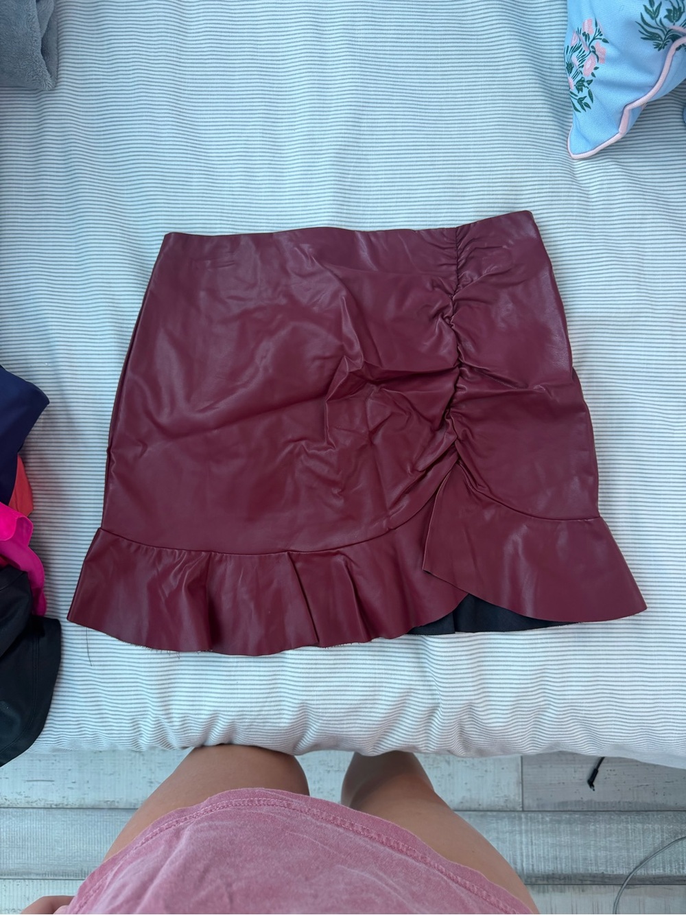 eesome Burgundy Faux Leather Ruffle-Hem Mini Skirt